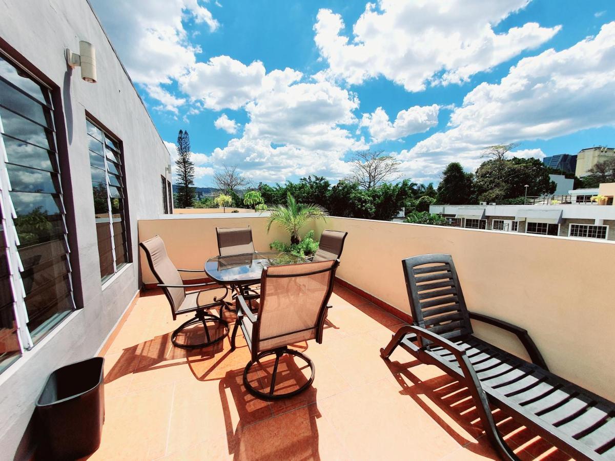 San Benito Flats Wifi 50Mg - 4 Huespedes - Parqueos Apartment San Salvador Ngoại thất bức ảnh