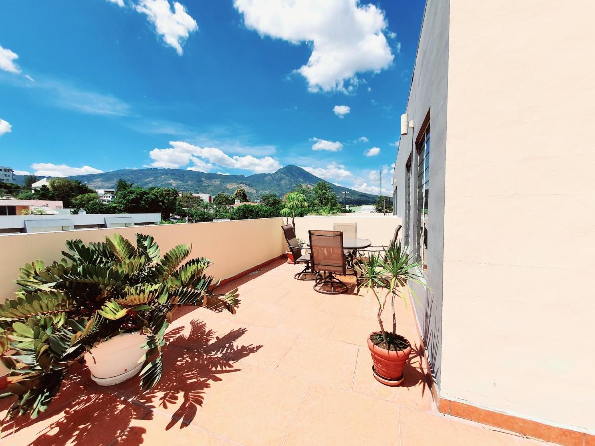 San Benito Flats Wifi 50Mg - 4 Huespedes - Parqueos Apartment San Salvador Ngoại thất bức ảnh