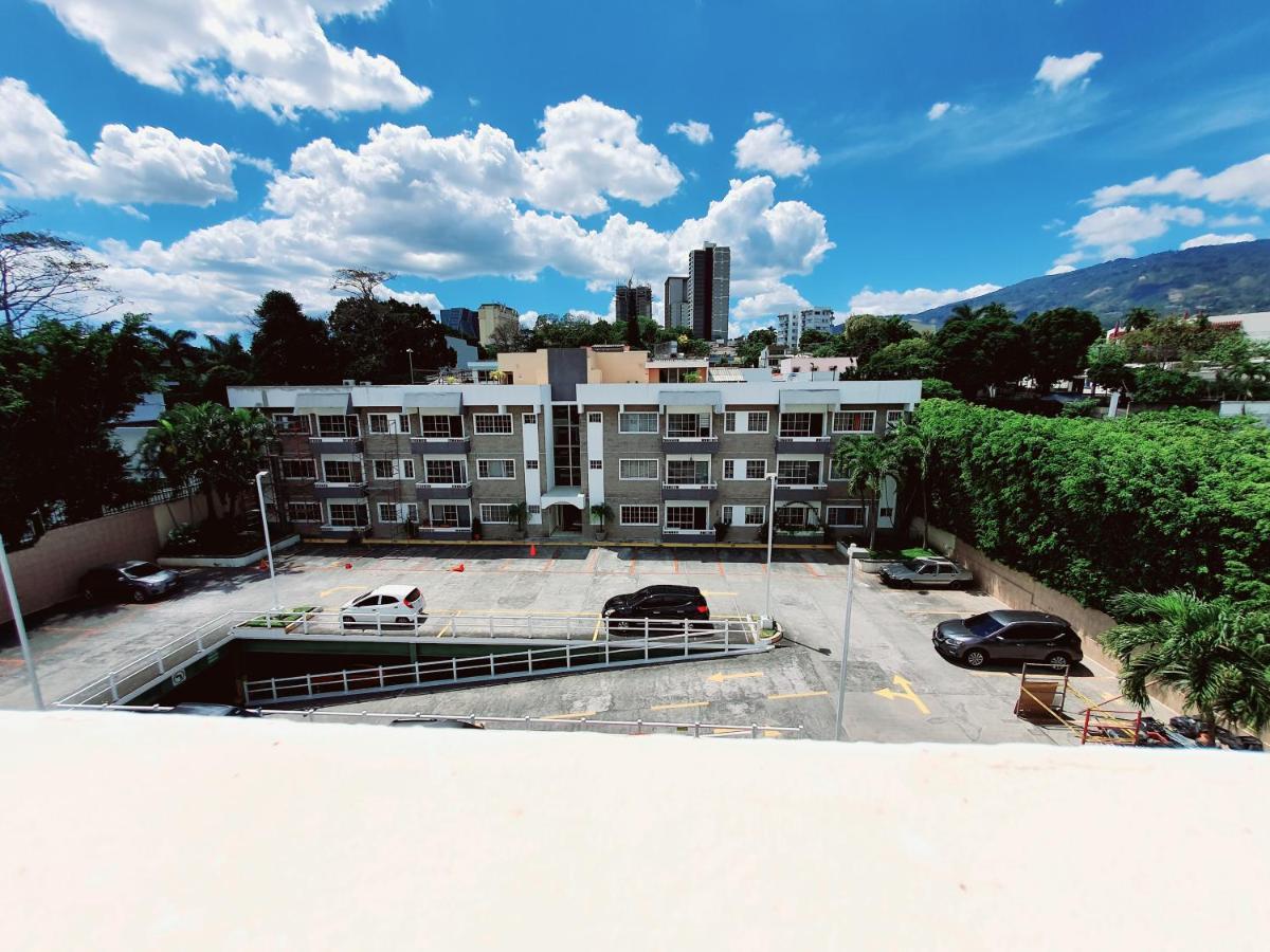 San Benito Flats Wifi 50Mg - 4 Huespedes - Parqueos Apartment San Salvador Ngoại thất bức ảnh